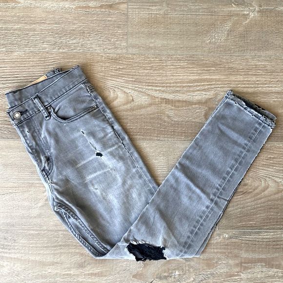 Levi's Denim - Levis Grey Denim Mid Rise Slim Leg Jeans Distressed w Black Contrast Stitching